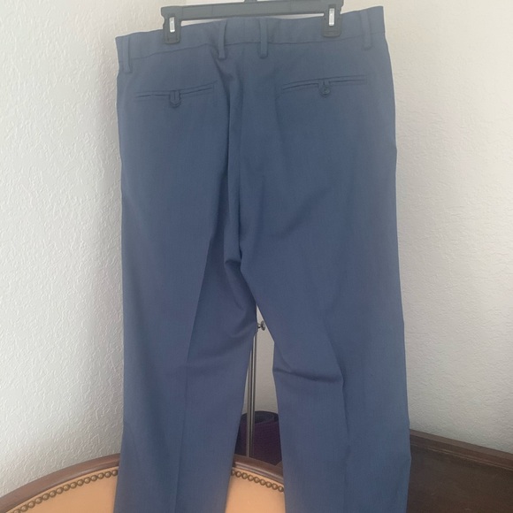 Men’s Van Heusen Flex dress pant - Picture 2 of 3